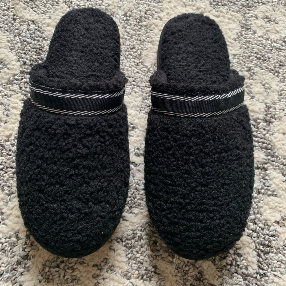 Like new Black Platform Slippers